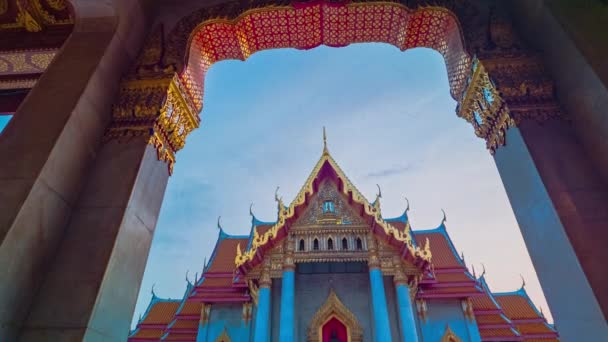 Upływ Czasu Piękna Kaplica Wat Benchamabophitchmury Unoszą Się Nad Piękną — Wideo stockowe