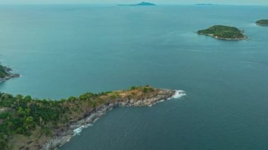 Laem Phromthep 'in havadan hiper hızı denize doğru yükselir..
