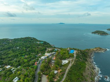 Laem Promthep Cape 'in hava manzarası. Promthep pelerini Phuket 'teki en popüler bakış açısıdır.