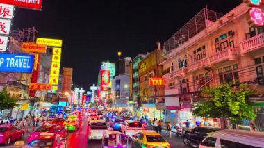 Bangkok, Tayland. 10.2024: Bangkok 'ta Chao Phraya Nehri' nin karşısındaki Saphan Phut köprüsü Tayland 'ın başkentidir.