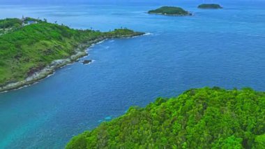 Laem Phromthep 'in üzerindeki hava hiper hızı mavi denizde, Tayland.