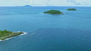 Laem Phromthep 'in üzerindeki hava hiper hızı mavi denizde, Tayland.