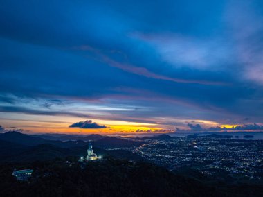 Phuket etrafında güzel alacakaranlıklar Büyük Buda, Tayland