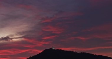 Tayland 'daki dramatik alacakaranlık sırasında Phuket' in Büyük Buda 'sının hava görüntüsü.