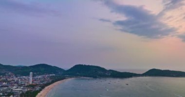 Patong Körfezi, Tayland üzerindeki güzel günbatımının hava manzarası 