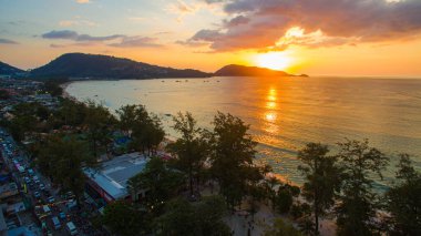 Patong sahilinin üstünde güzel bir gökyüzü, Phuket, Tayland