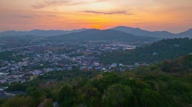Dağ Kasabası 'nda Günbatımının hava hiper yanılma görüntüsü 