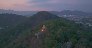 Gün batımında Khao Rang 'ın hava görüntüsü