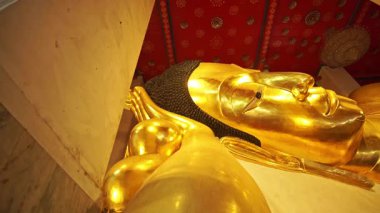 Güzel altın uzanan Buda kafası