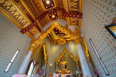 Tayland usulü Wat Traimit Bangkok Tayland 'da güzel bir tavan süslemesi. Dünyanın en büyük altın koltuklu Buda 'sı 5 metre boyunda ve 5 buçuk ton ağırlığında.