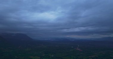 Bulutla kaplı Dağ Tepesi, Doğa
