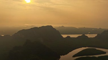 Altın gündoğumunda kalp adası olan Mangrove Kanalı 'nda hava hiper hata yaptı.