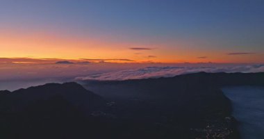 Bromo yanardağının havadan görünüşü ilk kez ışık alıyor.