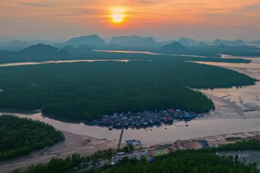 İnanılmaz Bang Phat balıkçı köyü adasının havadan görüntüsü