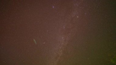 Samanyolu 'nun zaman aralığı gece döner.