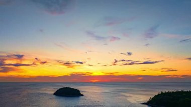 Gün batımında adanın hava hiper yanıltıcı görüntüsü