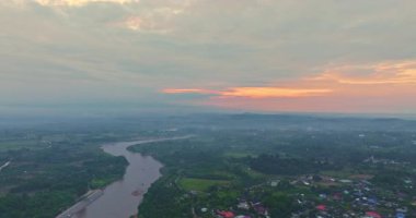 Hod Chiang Mai 'de Mae Chaem iver' in üstündeki hava manzarası.