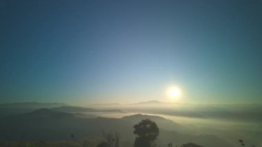 Dağ silsilesi sabah