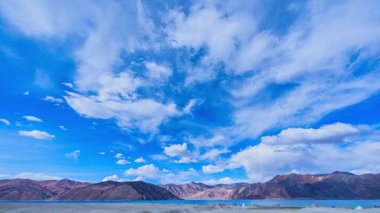 Pangong Tso 'nun sınır manzarası harikalarının zaman aşımı.