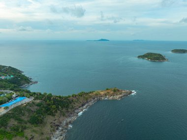 Laem Promthep Cape 'in hava manzarası. Promthep pelerini Phuket 'teki en popüler bakış açısıdır.
