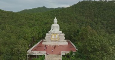 Mae Yen 'in Mai Maehongson' da gördüğü Wat Phra 'nın hava manzarası