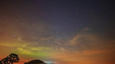 Gece vakti güzel yıldızlı gökyüzü