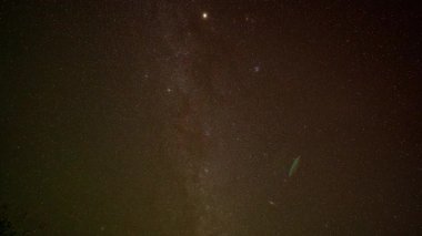 Samanyolu 'nun zaman aşımı soğuk bir gecede parlıyor