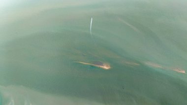 Küçük Islets ve gelgit Düzlükleri ile Hava Görünümü Sığ Deniz