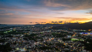 Khao Rang 'ın günbatımındaki hava görüntüsü