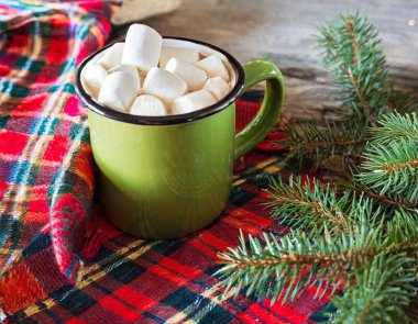 Kakao, kahve, hediye, köknar dalı, fındık, koni, sıcak örgü battaniye. Kış, Yeni Yıl, Noel