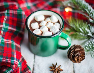 Kakao, kahve, hediye, köknar dalı, fındık, koni, sıcak örgü battaniye. Kış, Yeni Yıl, Noel