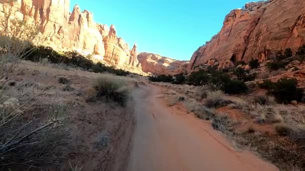 Experience Thrill Roading Stunning Bride Canyon Breathtaking Moab Landscape — Stock Video