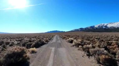 4x4 'lük bir aracın direksiyonunu tut ve Nevada Çölü' nün güzelliğinin tadını çıkar..