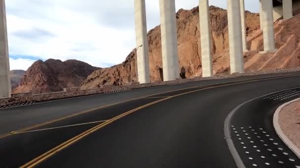 Ein Blick Auf Den Vordersitz Verlässt Den Hoover Dam — Stockvideo
