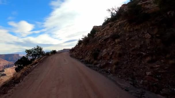 Vezetőülésre Néző Ahogy Megtapasztalja Izgalom Road Keresztül Utahs Kemény Terepen — Stock videók