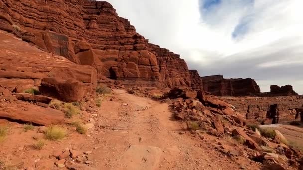 Driving 4X4 Shafer Canyon Trail Moab Utah Side View Red — Stock Video