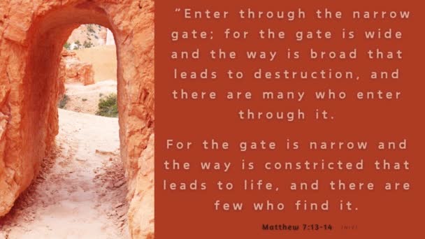 Uma Porta Entrada Estreita Para Caminho Além Versículo Bíblico Mateus — Vídeo de Stock