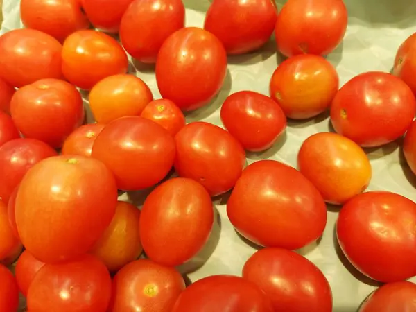 tomatoes at the market