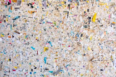 Toplum duyuru panosunda çok renkli kağıt kırıntıları, arkaplan, arkaplan, soyut, dokular