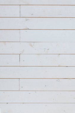Beyaz boyalı ahşap tahtalar, pürüzsüz bir desen ve kırsal, yıpranmış bir görünüş..