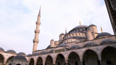 Mavi Cami 'nin Avlusu: İstanbul' da İkonik Osmanlı Simgesi