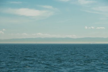 Ufkun Üzerinde Dağ Silueti