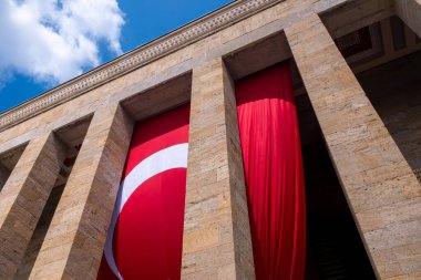 Türk Bayrağıyla Antkabir 'in Yakın Çekimi