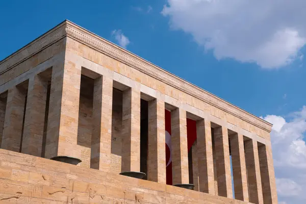 Antkabir 'in Çapraz Yakın Çekimi: Türk Mirasının Sembolü