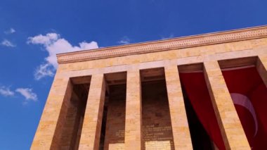 Tarihi Ayarlarda Türk Bayrağı Antkabir 'e Gösteriliyor