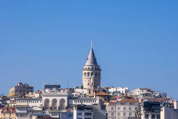 Galata Kulesi Tepede Şaşılası