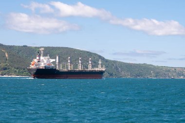 Kargo Tankeri Denizde Sakin Sularda Geziniyor