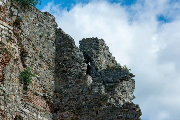 Yıkılmış Eski Duvarlar Harabelerde