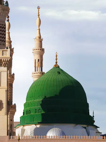 Green Dome in Prophet Mosque Creating Visual, Medina,Saudi Arabia