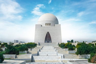 Mazar e Quaid (124; Pakistan 'ın Kurucu Tapınağı Jinnah Anıtmezar veya Quaid-e-Azam' ın son dinlenme yeri Muhammed Ali Cinnah 'ın 14 Ağustos bağımsızlık günü anıtı